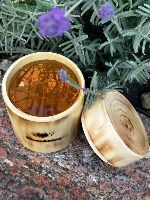 Мёд ЖивойМед® в липовом батмане на граните среди лаванды
